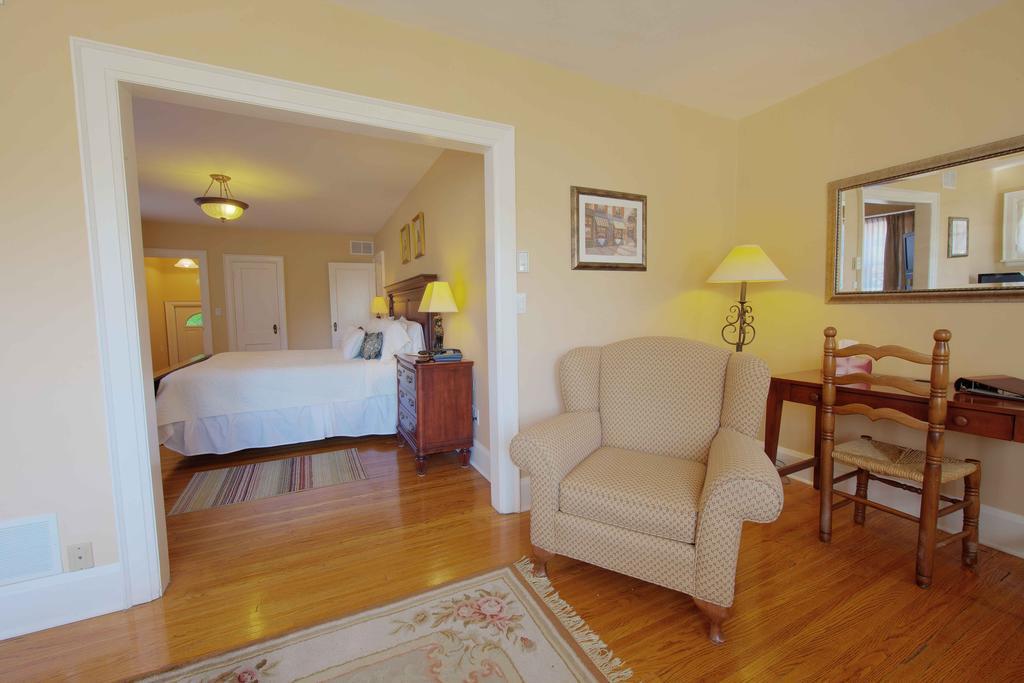 The Woodlawn Inn Cobourg Esterno foto
