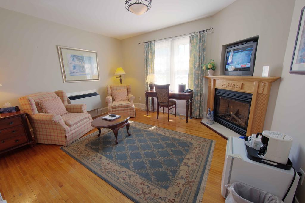 The Woodlawn Inn Cobourg Esterno foto