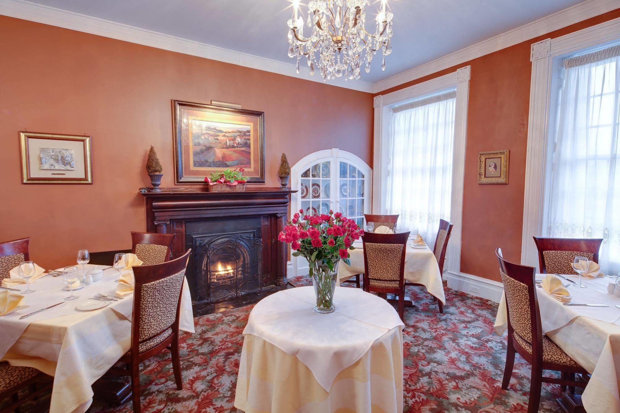 The Woodlawn Inn Cobourg Esterno foto