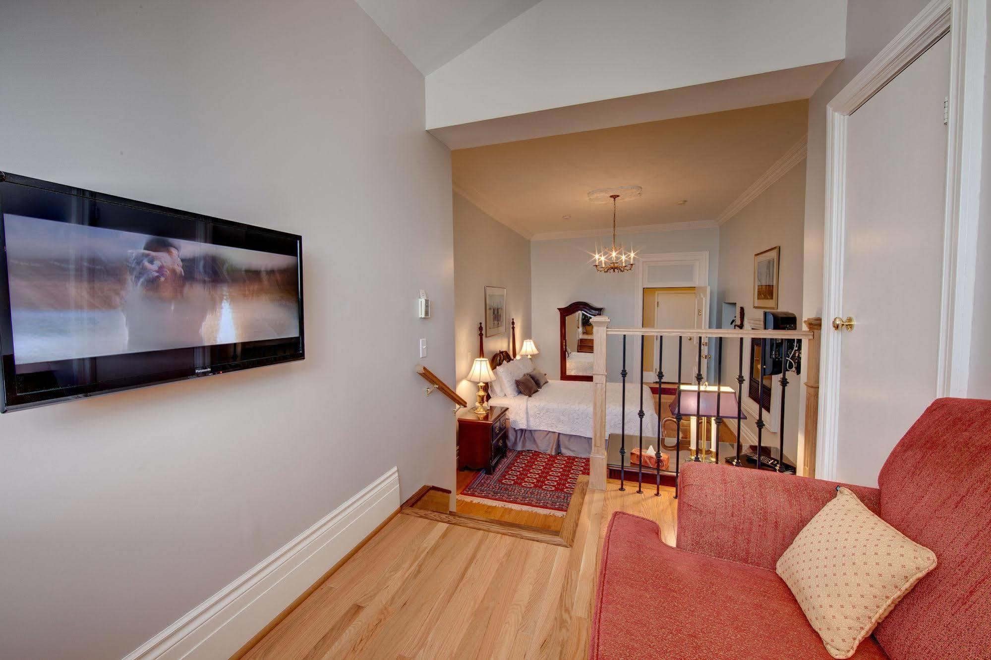 The Woodlawn Inn Cobourg Esterno foto