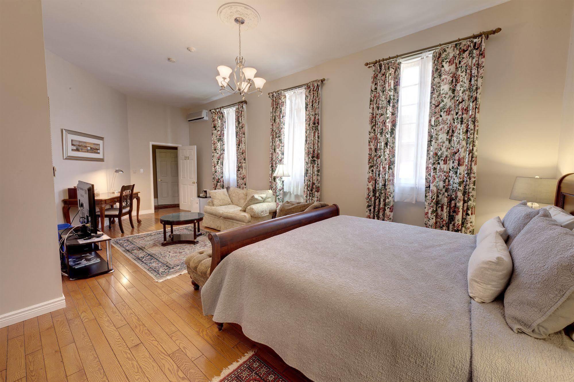 The Woodlawn Inn Cobourg Esterno foto
