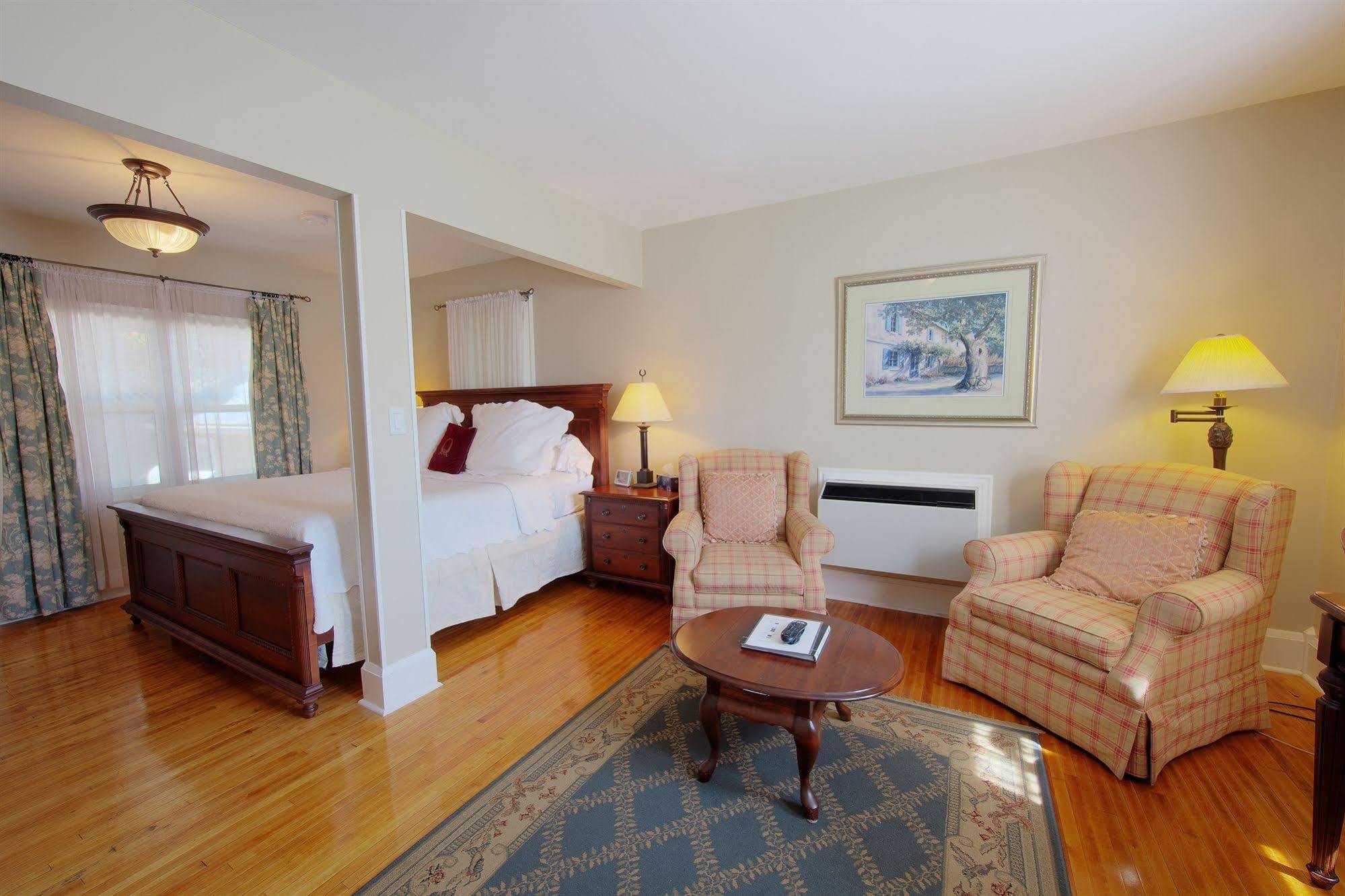 The Woodlawn Inn Cobourg Esterno foto