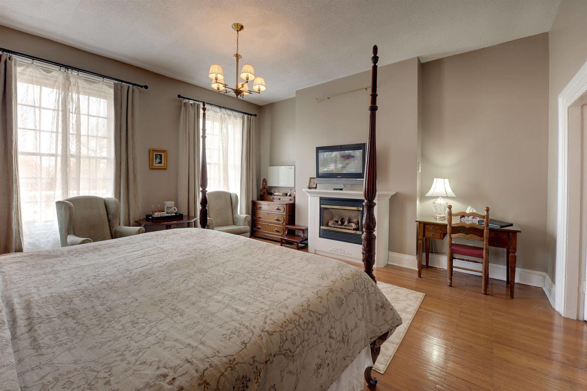 The Woodlawn Inn Cobourg Esterno foto