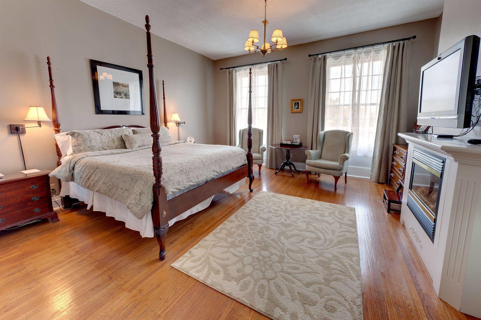 The Woodlawn Inn Cobourg Esterno foto